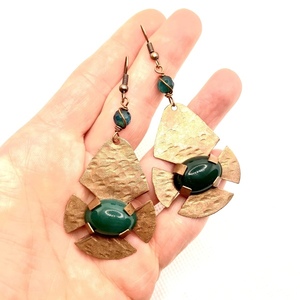 Σκουλαρίκια από χαλκό σφυρήλατα με πράσινους αχάτες, 3x7,5εκ - ημιπολύτιμες πέτρες, χαλκός, κρεμαστά, γάντζος - 2