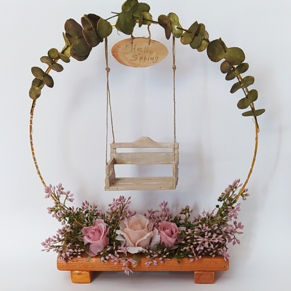 Ανοιξιάτικο επιτραπέζιο διακοσμητικό με κούνια, ροζ άνθη και led - ξύλο, μέταλλο, διακοσμητικά