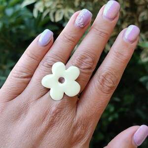 Δαχτυλίδι μαργαρίτα με λεμονί σμάλτο - ορείχαλκος, λουλούδι, αυξομειούμενα - 2