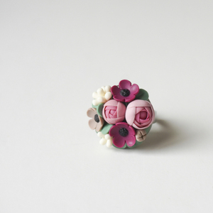 Δαχτυλίδι με λουλουδάτο μπουκέτο από πολυμερικό πηλό - λουλούδι, πηλός, αυξομειούμενα
