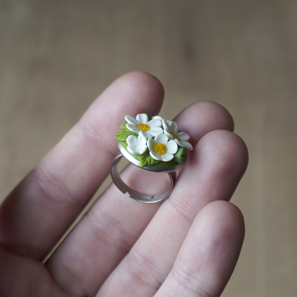 Δαχτυλίδι με μαργαρίτες από πολυμερικό πηλό - πηλός, λουλούδι, αυξομειούμενα - 3
