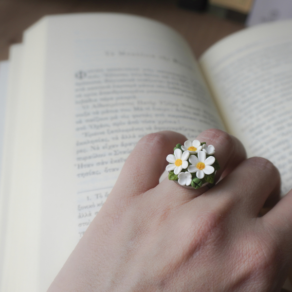 Δαχτυλίδι με μαργαρίτες από πολυμερικό πηλό - πηλός, λουλούδι, αυξομειούμενα - 4