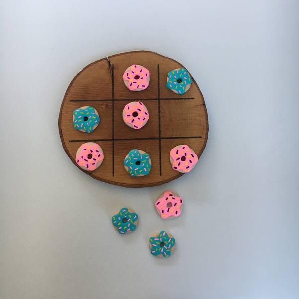 Τρίλιζα donuts σε ροζ-γαλάζιο χρώμα με πολυμερικό πηλό. - τρίλιζα, επιτραπέζια - 2