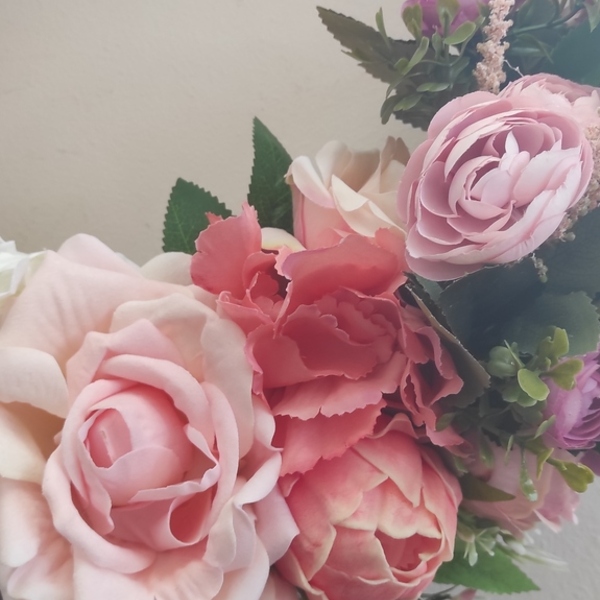 Χειροποίητο στεφάνι 50 cm με βάση από μπαμπού σε Ροζ ανοιξιάτικες αποχρώσεις. - ροζ, στεφάνια, λουλουδάτο - 5