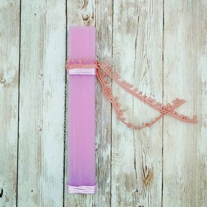 Χειροποίητη ροζ αρωματική πλακέ λαμπάδα "Ξύλινα Κουμπιά" - μήκος 20εκ. - κορίτσι, λουλούδια, λαμπάδες, για παιδιά, για εφήβους - 3