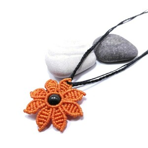 Χειροποίητο Κολιέ Μακραμέ Ηλίανθος _Macrame Sunflower Necklace - μακραμέ, χάντρες, ανοιξιάτικα λουλούδια