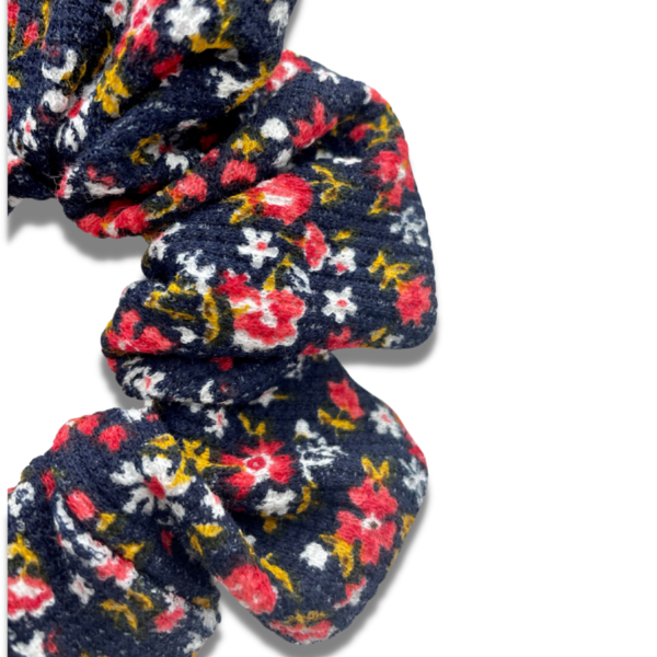 Navy floral scrunchie - ύφασμα, λαστιχάκια μαλλιών - 2