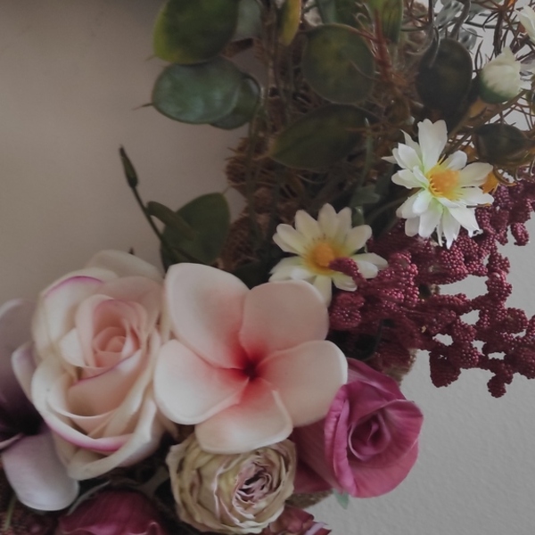 Χειροποίητο στεφάνι με λινάτσα και τεχνητά λουλούδια σε σιδερένια βάση 37 εκ. - στεφάνια, δώρο, ανοιξιάτικα λουλούδια - 5