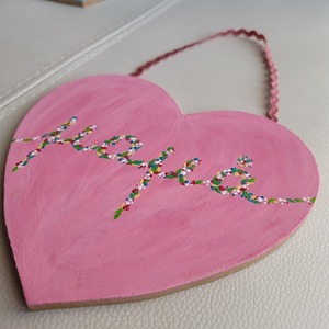Ξύλινη ροζ καρδιά "μαμά" 15*14 cm ζωγραφισμένη στο χέρι - ζωγραφισμένα στο χέρι, καρδιά, μαμά, διακοσμητικά - 3