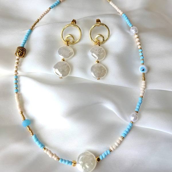 Κολιέ με μαργαριτάρια σε λευκούς - γαλάζιους συνδιασμούς, με λεπτομέρειες ένα λευκό μάτι και ένα χρυσό βουδά - μαργαριτάρι, μάτι, μπλε χάντρα - 2