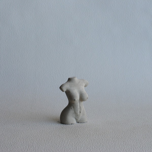 Διακοσμητικό γυναικείο σώμα με καμπύλες από τσιμέντο γκρι 9.5cm | Concrete Decor - τσιμέντο, διακοσμητικά