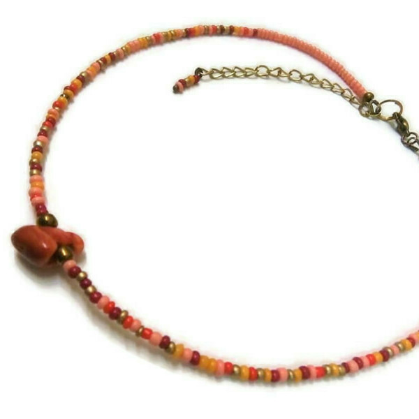 Χειροποιητο Γυναικειο Κολιε με κοράλλι και πολιχρομες χαντρες . Με Ρυθμιζόμενο κούμπωμα σε μπρουτζινο χρωμα. Μήκος - 36 cm + 7cm αλυσιδα. - κοράλλι, τσόκερ, χάντρες, κοντά, seed beads - 2