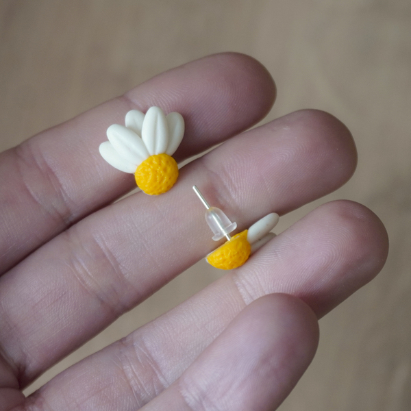 Σκουλαρίκια μαργαρίτες από πολυμερικό πηλό - πηλός, romantic, λουλούδι, καρφωτά, καρφάκι - 4