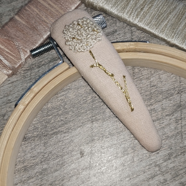 Κεντημένο τσιμπιδάκι μαλλιών- Χρυσή Πικραλίδα - ύφασμα, αξεσουάρ μαλλιών, hair clips - 2