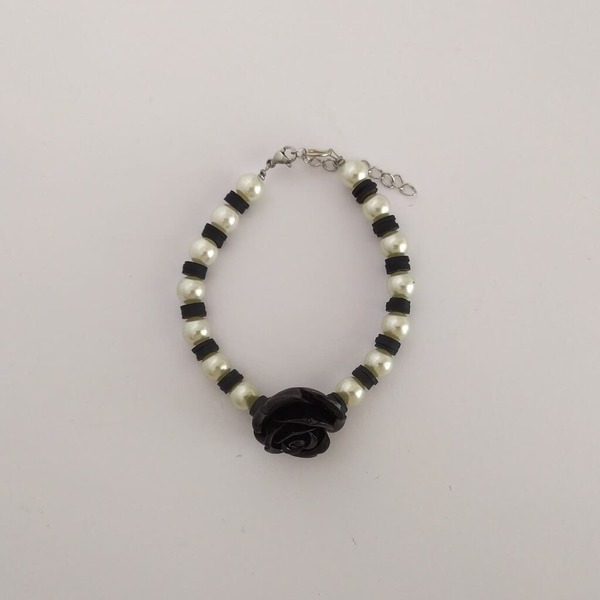 "Black & White" - Βραχιόλι με πέρλες και κοράλι - ημιπολύτιμες πέτρες, πηλός, λουλούδι, χεριού, αυξομειούμενα - 2