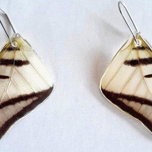 Φτερό αληθινης πεταλούδας σε άσπρο-μαύρο χρωμα με υγρό γυαλί. - γυαλί, ατσάλι, boho, κρεμαστά, γάντζος