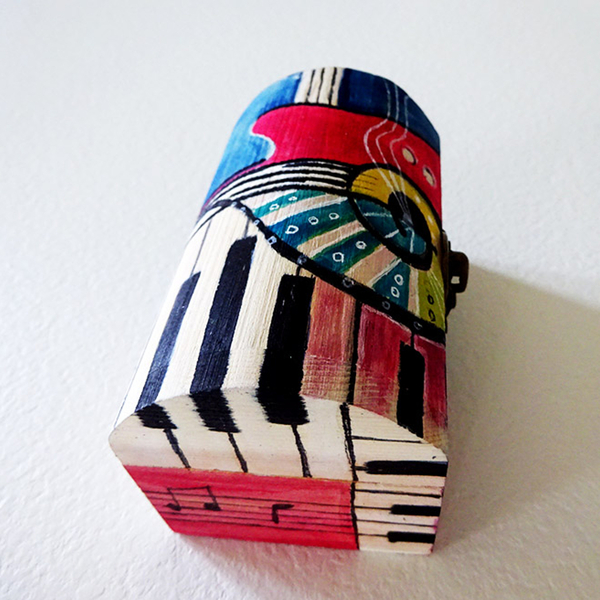 Μουσικό κουτάκι, με επιλογή μελωδίας, με πολύχρωμα ζωγραφισμένα όργανα. - αγάπη - 2