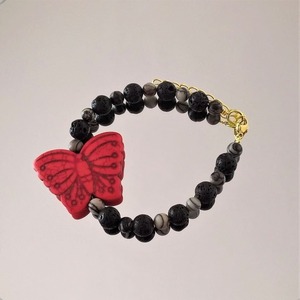 "Red Butterfly" - Βραχιόλι με ημιπολύτιμες πέτρες - ημιπολύτιμες πέτρες, πεταλούδα, χεριού, αυξομειούμενα - 4