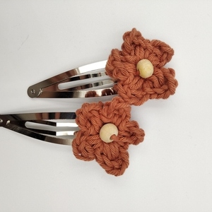 Σετ μεγάλα κλιπ μαλλιών με πλεκτό λουλούδι και ξύλινη χάντρα (2 τεμ.) - νήμα, crochet, hair clips, 100% βαμβακερό - 2