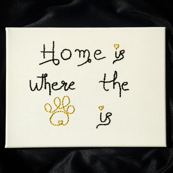 Χειροποίητος κεντημένος καμβάς "Home is where the paw is" - κεντητά, πίνακες & κάδρα - 2