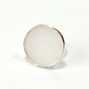Δαχτυλίδι στρογγυλό λευκό ματ με υγρό γυαλί - ορείχαλκος, γεωμετρικά σχέδια, μεγάλα, αυξομειούμενα, φθηνά