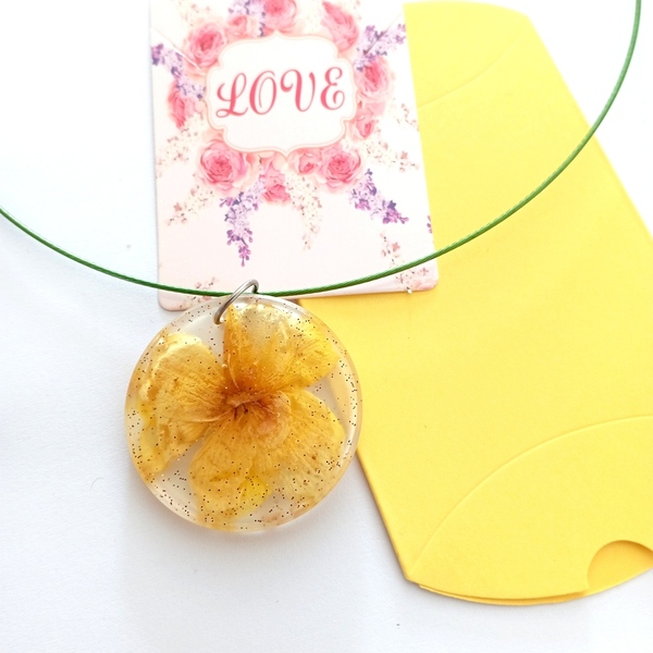 Κολιέ ρητίνης με κίτρινο λουλούδι και γκλιτερ 3x2cm - γυαλί, γκλίτερ, λουλούδι, εποξική ρητίνη, μενταγιόν - 2
