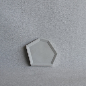 Διακοσμητικός Ασύμμετρος Δίσκος από τσιμέντο Λευκό 13.5cm | Concrete - δίσκος, τσιμέντο, πιατάκια & δίσκοι