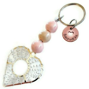 Δώρο για την δασκάλα μπρελόκ με συρμάτινη καρδιά σε ασημί χρώμα και ροζ χάντρες - μεταλλικό, μπρελοκ κλειδιών