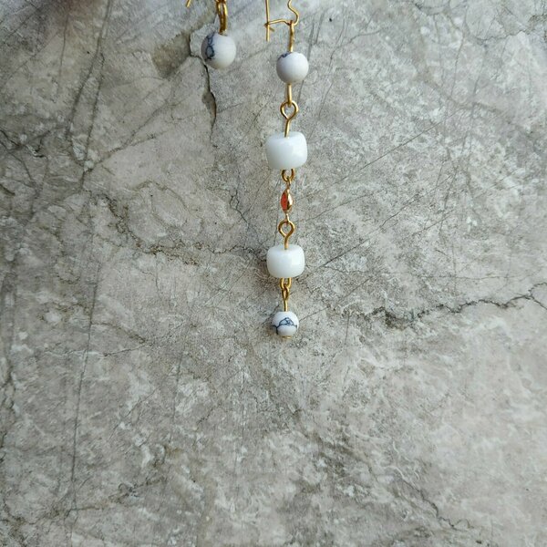 Ασύμμετρα σκουλαρίκια με λευκές χάντρες - ημιπολύτιμες πέτρες, χάντρες, all day, κρεμαστά - 3