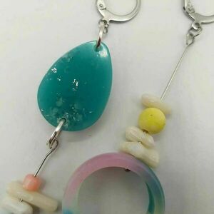 Σκουλαρίκια boho από υγρό γυαλί και ημιπολύτιμες χάντρες - multicolor - κοράλλι, γυαλί, κοχύλι, χάντρες, boho, κρεμαστά - 3