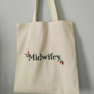 Πάνινη κεντημένη τσάντα "Midwifey" - μέγεθος 42x38cm - ύφασμα, ώμου, all day, tote, πάνινες τσάντες