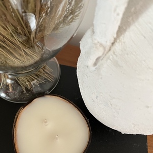 Coconut candle-κερι σε κέλυφος καρύδας με φυτικο κερι καρύδας - αρωματικά κεριά - 2