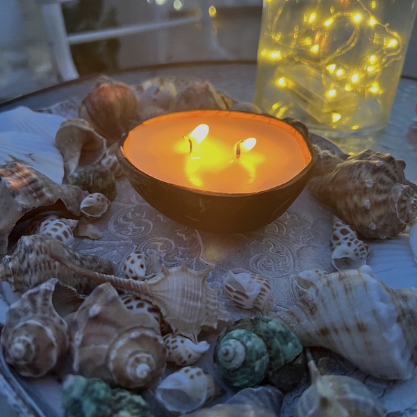 Coconut candle-κερι σε κέλυφος καρύδας με φυτικο κερι καρύδας - αρωματικά κεριά - 3