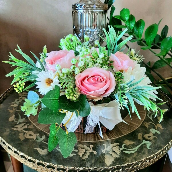Σύνθεση εκρού και ροζ λουλουδιών σε μπρονζέ συνθετικό καφάσι, 10*20εκ. - δώρο, διακοσμητικά - 4