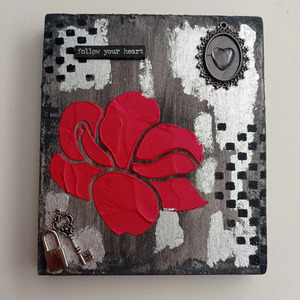 Ξύλινο χειροποίητο πινακακι με κόκκινο λουλούδι - 11,5*15εκ - ξύλο, σπίτι, διακοσμητικά