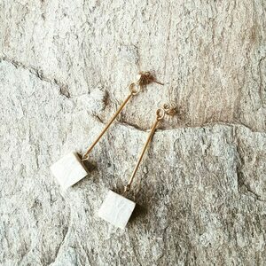 Klio- Pearl white Handmade polymer clay earrings - πηλός, μακριά, κρεμαστά, καρφάκι