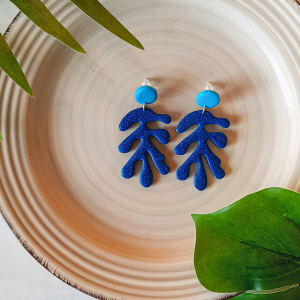 Καλοκαιρινά σκουλαρίκια σε σχήμα κοράλι από μπλε με στρας και γαλάζιο πολυμερικό πηλό - πηλός, μακριά, boho, κρεμαστά, καρφάκι - 2