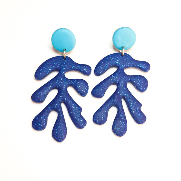 Καλοκαιρινά σκουλαρίκια σε σχήμα κοράλι από μπλε με στρας και γαλάζιο πολυμερικό πηλό - πηλός, μακριά, boho, κρεμαστά, καρφάκι