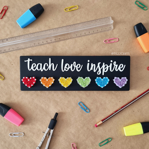 Ξύλινη πινακίδα με καρφιά & κλωστές - Δώρο για δασκάλα/ο (25x8cm) "Teach Love Inspire" - πίνακες & κάδρα, καρδιά, δώρα για δασκάλες - 3