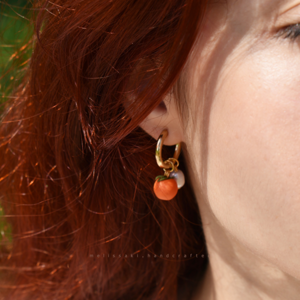 Pearl Orange Hoops| Ατσάλινα επιχρυσωμένα κρικάκια με χειροποίητα πορτοκάλια & μαργαριτάρια (πηλός, ατσάλι) (16mm) - πηλός, κρίκοι, μικρά, ατσάλι - 4