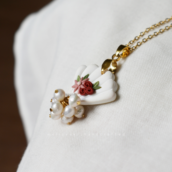 Mermaid Floral Necklace | Χειροποίητο λευκό ατσάλινο μεταγιόν με λουλούδια (ατσάλι, πηλός) (45cm + 5cm προέκταση) - πηλός, λουλούδι, ατσάλι, νυφικά, μενταγιόν - 2