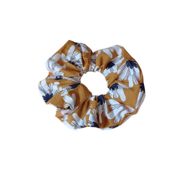 scrunchies- λαστιχάκι για τα μαλλιά ώχρα με λευκά λουλούδια - ύφασμα, λαστιχάκια μαλλιών