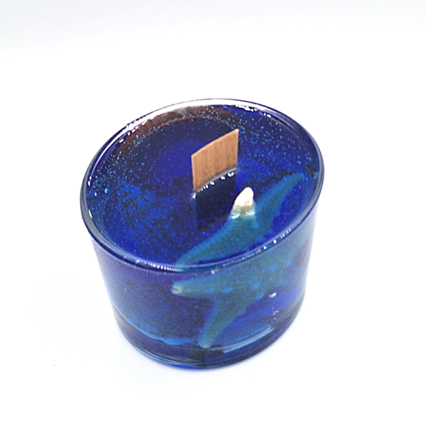 Χειροποίητο κερί σε μορφή τζελ σε μπλε χρώμα με άρωμα ocean και διακοσμημένο με κοχύλια, 200ml - αρωματικά κεριά