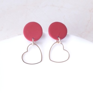 Κόκκινα σκουλαρίκια με μεταλλική καρδιά, 4cm - πηλός, μικρά, ατσάλι, κρεμαστά, καρφάκι