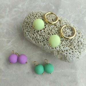 Karla III - Handmade polymer clay earrings - πηλός, κρίκοι, μικρά, ατσάλι, πέρλες
