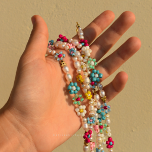 Florals & Pearls Pastel Bracelet | Ατσάλινo επιχρυσωμένo βραχιόλι με λουλούδια από πολύχρωμες χάντρες, με ημιπολύτιμους λίθους & μαργαριτάρια (ατσάλι) (22cm + 5cm προέκταση) - charms, μαργαριτάρι, ατσάλι, ποδιού - 4