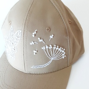 Καπέλο, τζοκευ, με κέντημα, μπεζ χρώμα, με λουλούδια, 59 εκατοστά, whitework, embroidered hat, embroidered baseball hat, βαμβακερό, χειροποίητο,γυναικείο καπέλο, με γείσο. - ύφασμα, κεντητά - 3