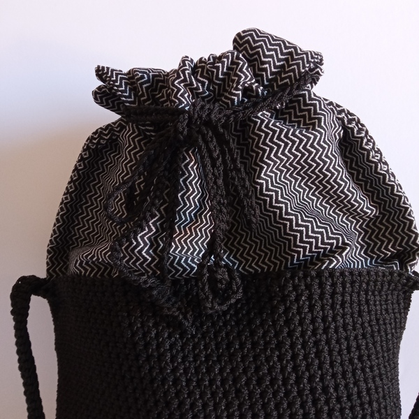 Χειροποίητη πλεκτή τσάντα ώμου μαύρη με υφασμάτινη επένδυση - νήμα, ώμου, πουγκί, all day, πλεκτές τσάντες - 5
