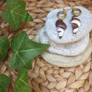 "Choco Shell" I Χειροποίητα καλοκαιρινά κρεμαστά σκουλαρίκια από πολυμερικό πηλό με τεχνική marble και καρφάκι - 5 cm - χρώμα καφέ / χρυσό / λευκό - πηλός, boho, κρεμαστά, καρφάκι - 3