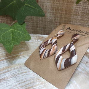 "Choco Marokina" I Χειροποίητα boho καρφωτά μακριά σκουλαρίκια από πολυμερικό πηλό - 5,5cm - χρώμα καφέ / χρυσό / λευκό - πηλός, boho, κρεμαστά, καρφάκι
